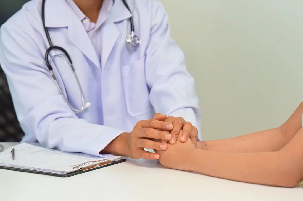 A doctor at Hydro Medical providing confidential, non-judgmental support for a patient in Bali.