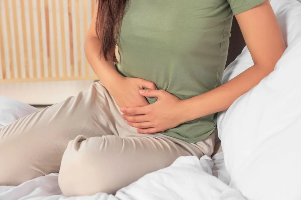 A woman having a symptoms of gonorrhea and searching for a treatment