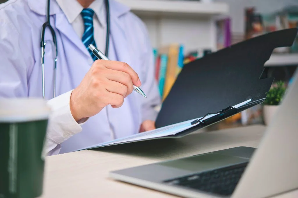 Hydro Medical doctor consulting with a patient about chronic throat issues.