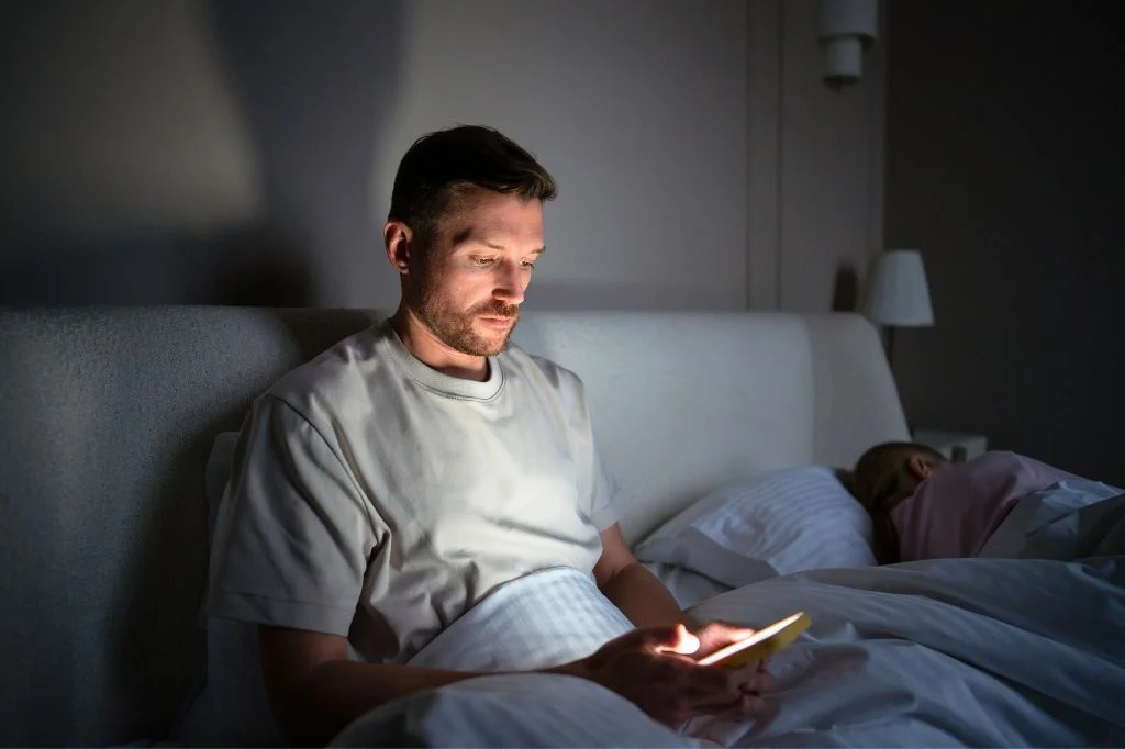 An expat in Bali struggling with insomnia and anxiety due to high cortisol and chronic stress.