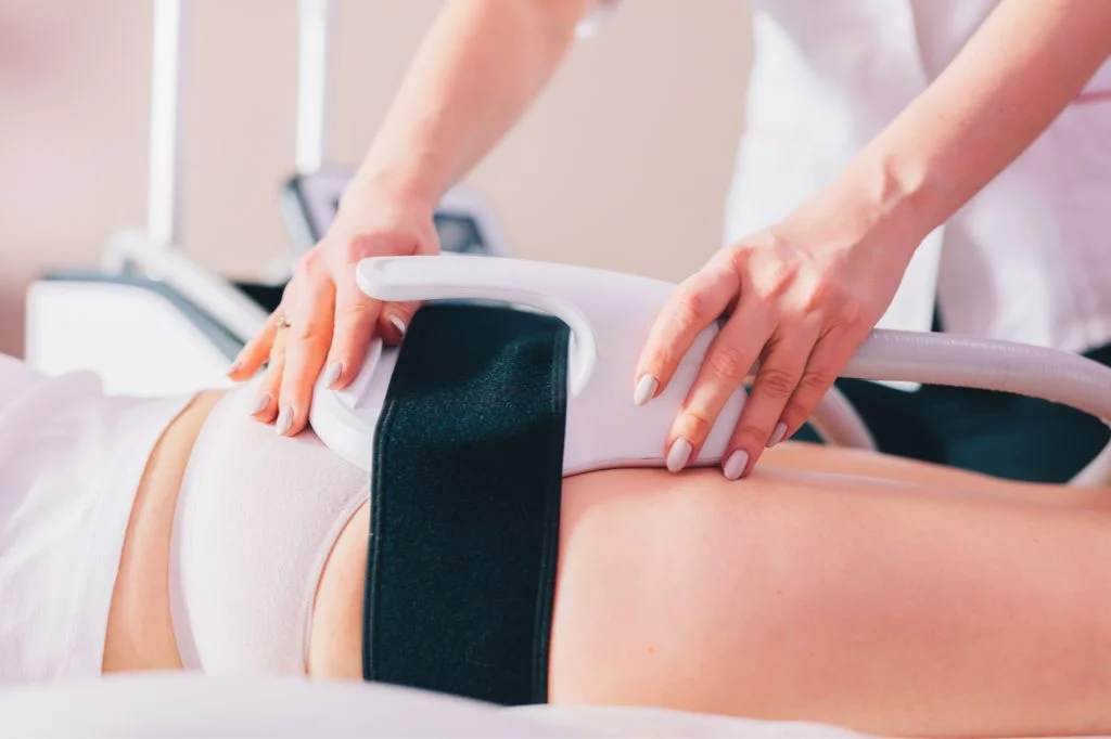 A patient receiving a fast and comfortable CM Slim body toning treatment to prep for an upcoming event in Bali.