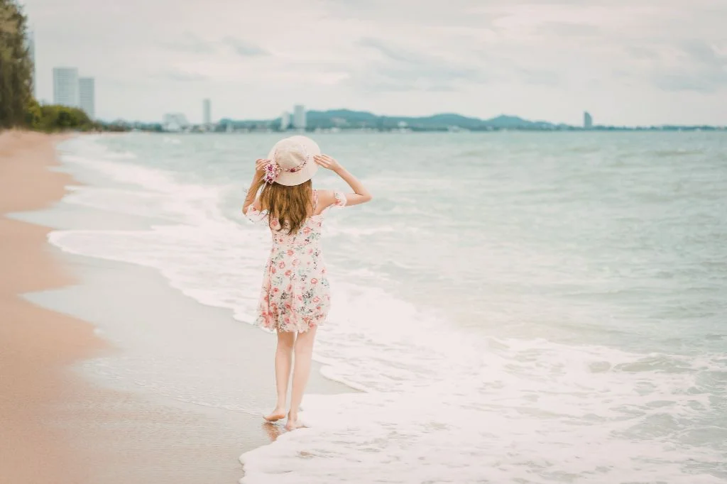 A confident mature woman enjoying a vibrant lifestyle in Bali after successfully reducing hormonal menopause belly fat.