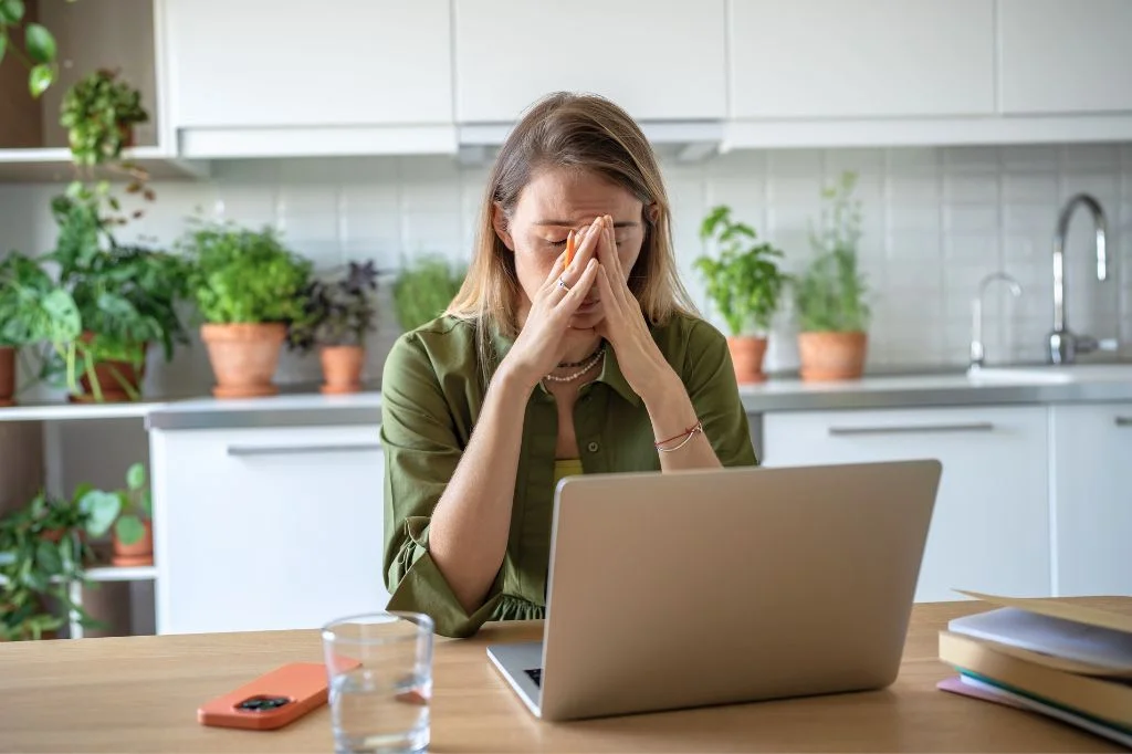 A stressed professional in Bali struggling with a cortisol belly caused by high stress and lack of sleep.