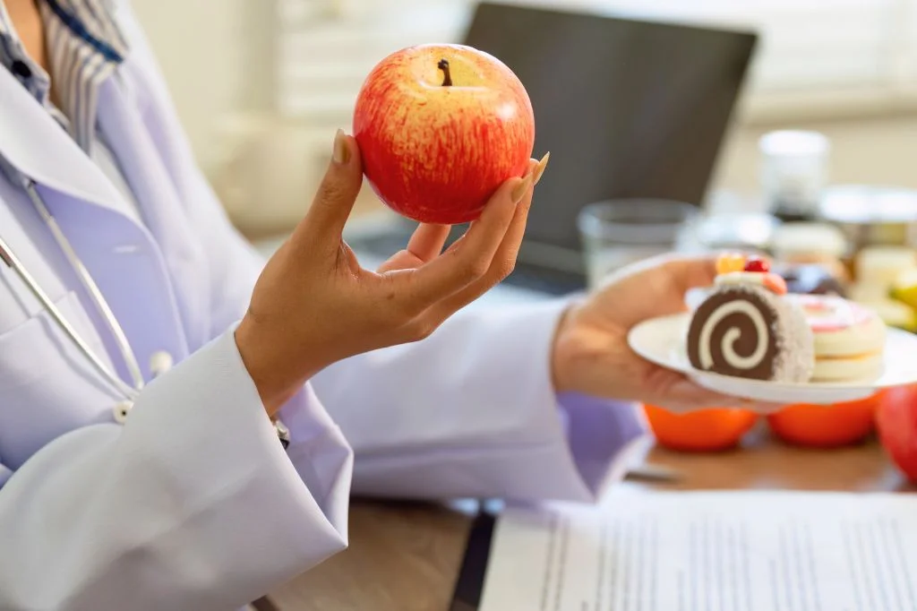 Specialist internist explaining food intolerance test results at Hydro Medical.