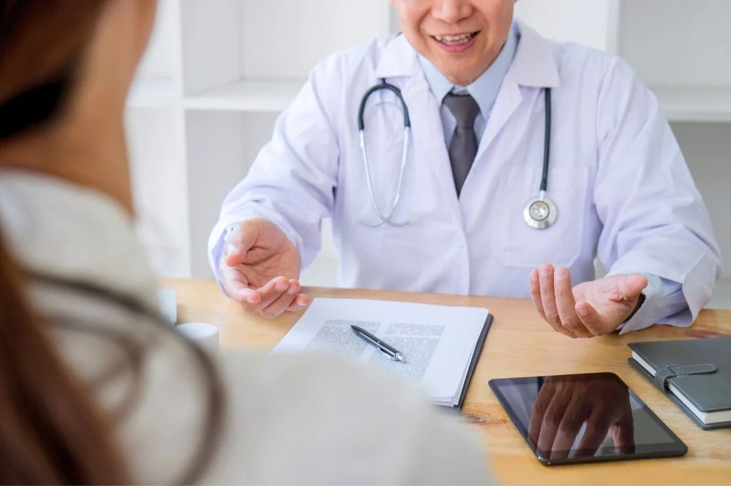 An internist at Hydro Medical Clinic providing professional metabolic guidance to a patient.