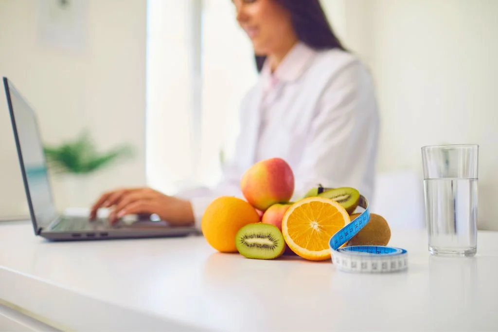 Consulting an internist in Bali for medical-based metabolic health management.
