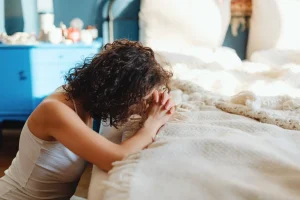 An expat in Bali experiencing persistent body pain upon waking up.