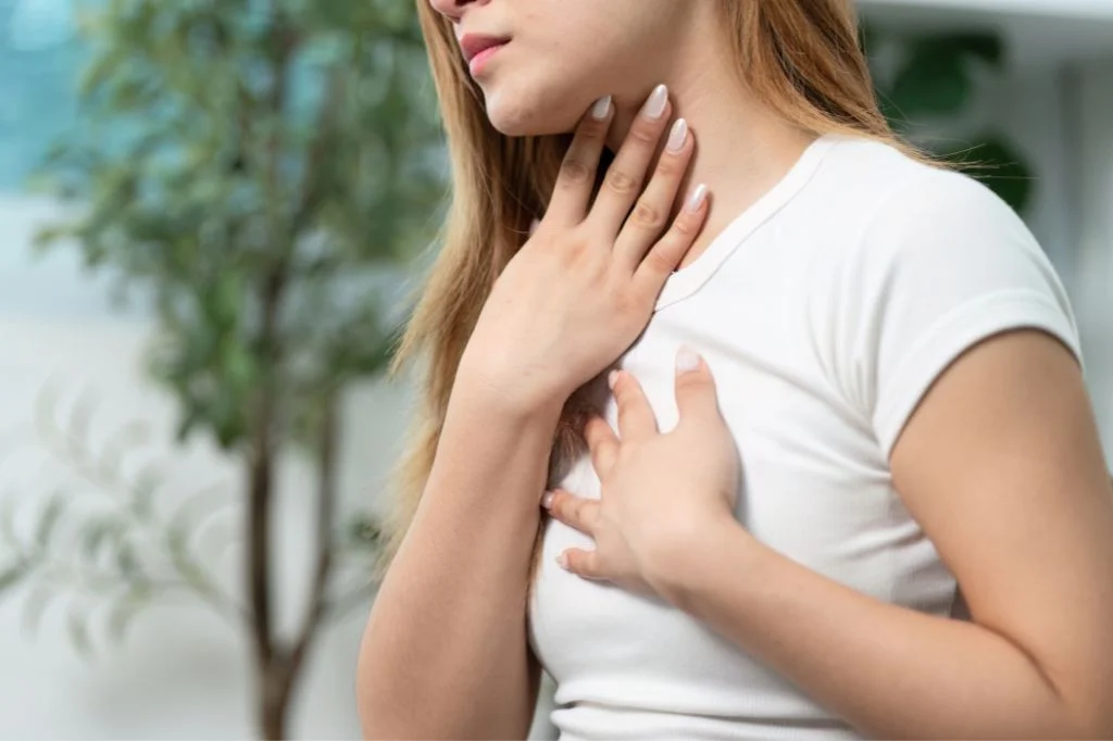 An expat in Bali experiencing a persistent cough due to respiratory triggers.