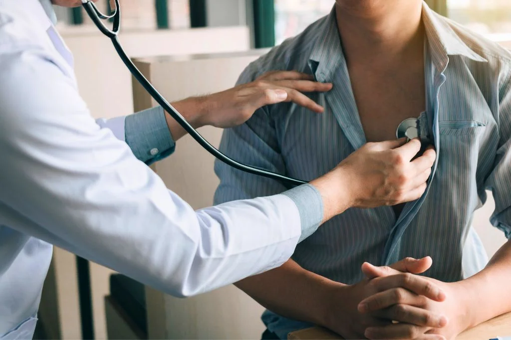 Professional medical doctor performing a health check-up on a patient at Hydro Medical Clinic Bali.