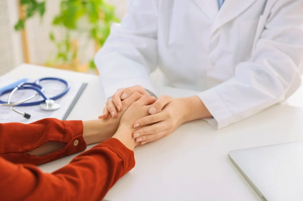 A professional internist in Bali providing a personalized medical consultation at Hydro Medical Clinic.