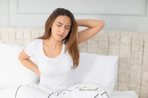 An expat in Bali experiencing symptoms of thyroid dysfunction like fatigue and hair loss.