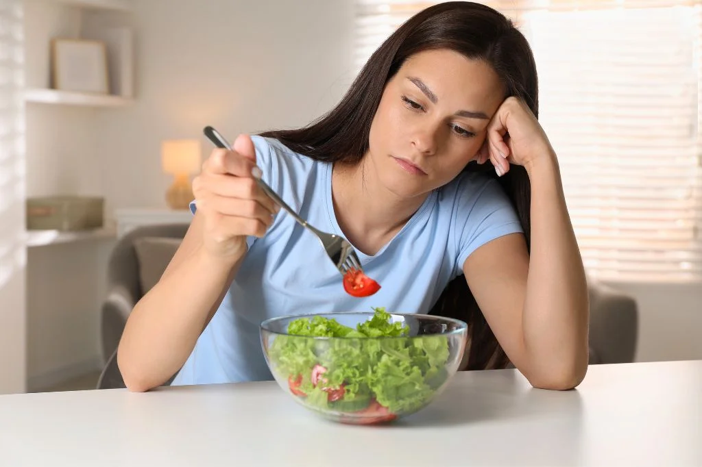 A person in Bali feeling frustrated by the yo-yo dieting cycle and a damaged metabolism despite eating very little.
