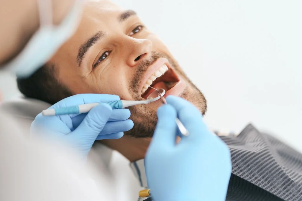 A dentist in Canggu providing consultation to a patient after a potential surf-related dental injury.