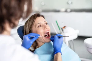 A digital nomad receiving a dental check-up at Hydro Medical Bali’s modern clinic in 2026.