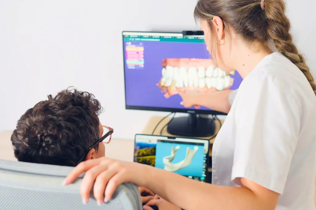 Expert consultation at Hydro Medical Bali regarding fruit-related tooth sensitivity.