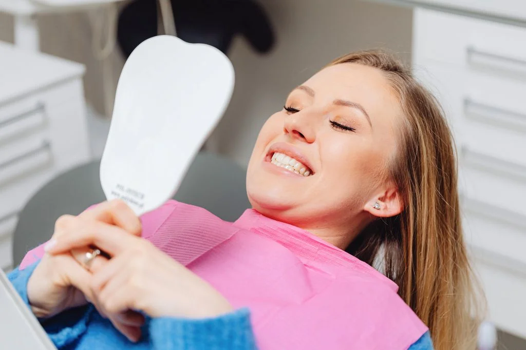 Professional teeth cleaning in Canggu to remove caffeine stains.