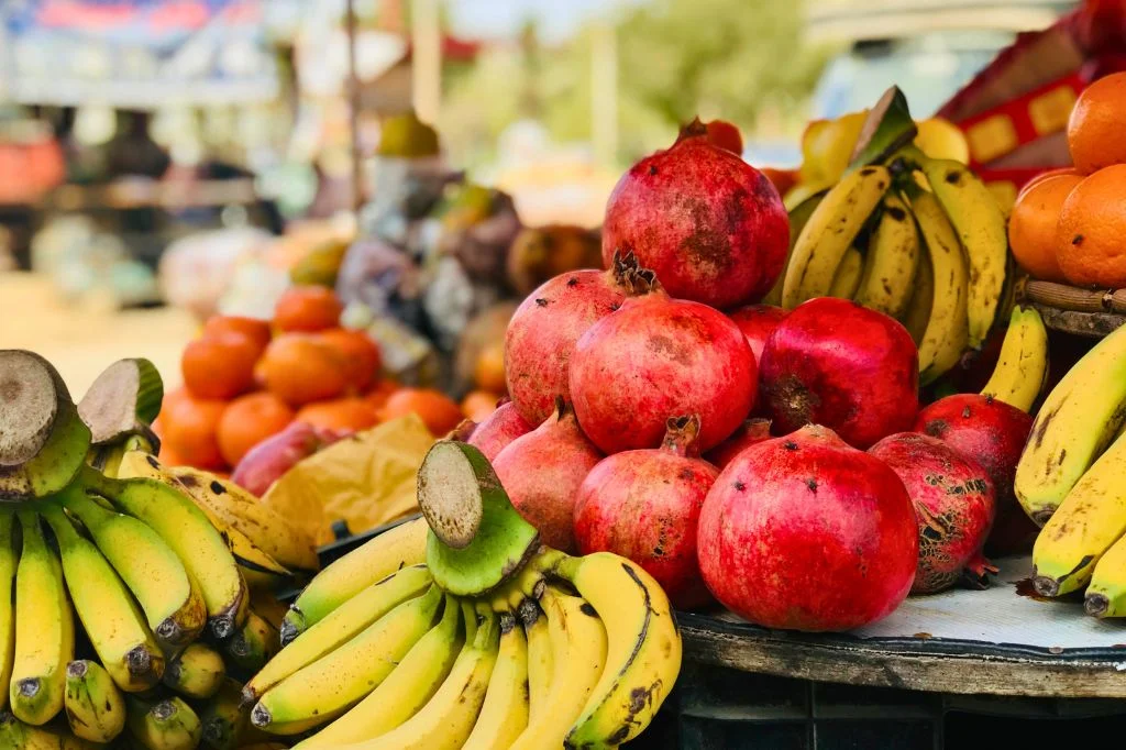 The connection between tropical fruit consumption and acid erosion teeth in Bali.
