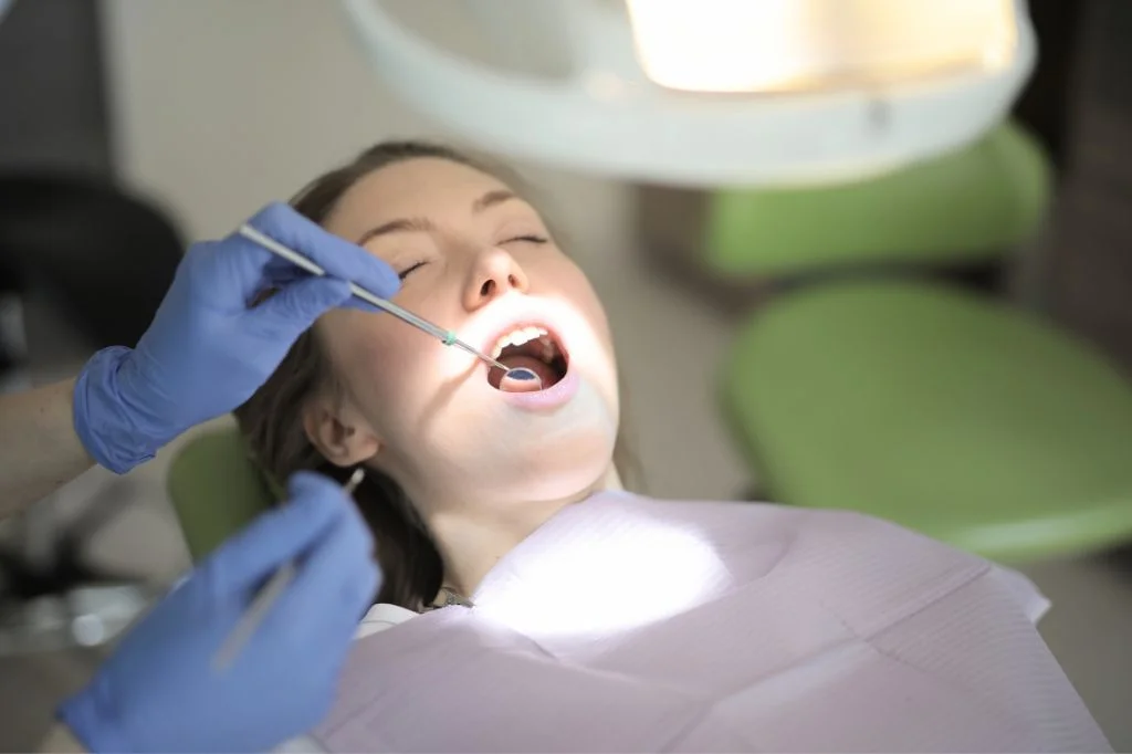 Diagnostic tools for identifying cracked tooth symptoms at Hydro Medical Bali.