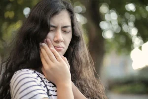 Recognizing the subtle discomfort of a failing root canal in Bali.