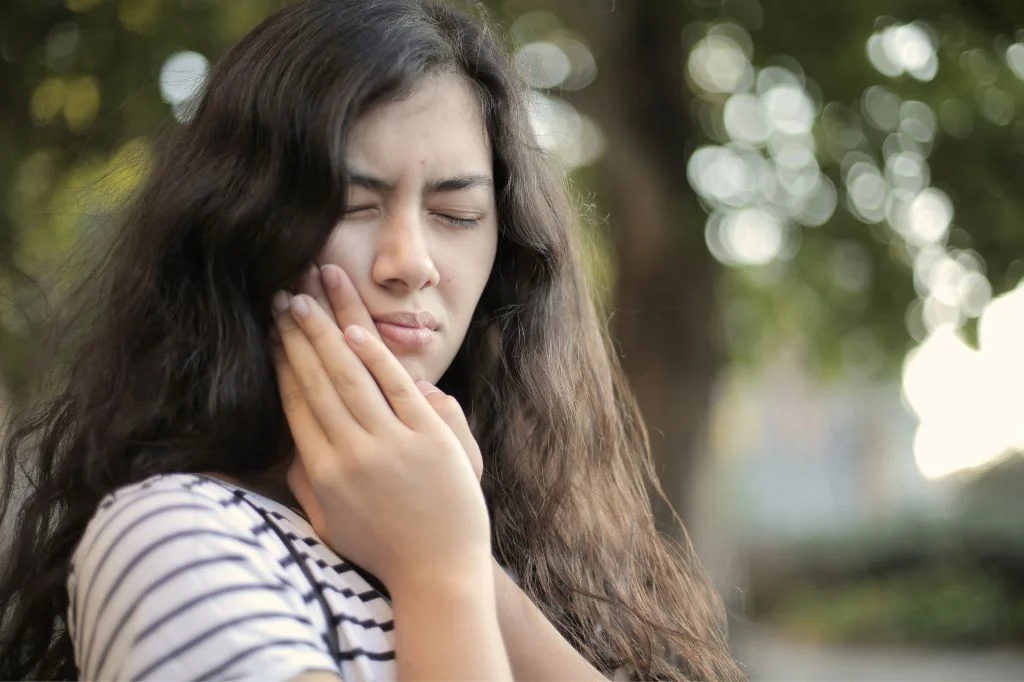 Recognizing the subtle discomfort of a failing root canal in Bali.