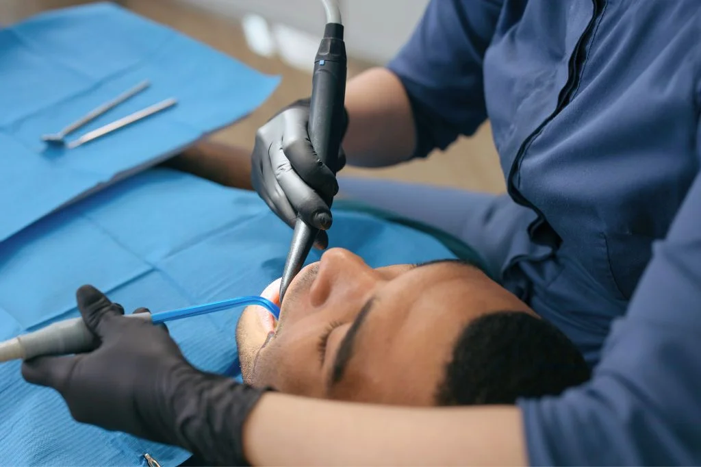 Professional teeth cleaning at Hydro Medical Clinic to treat bad breath.