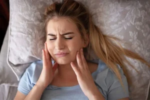 Identifying the cause of sudden jaw pain while in Bali.