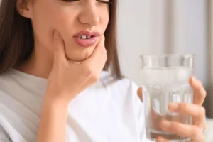 Managing temporary tooth sensitivity after a whitening treatment.