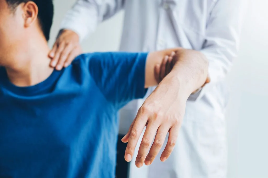 A formal medical rehabilitation session with a licensed physiotherapist at Hydro Medical Clinic Berawa in Canggu.