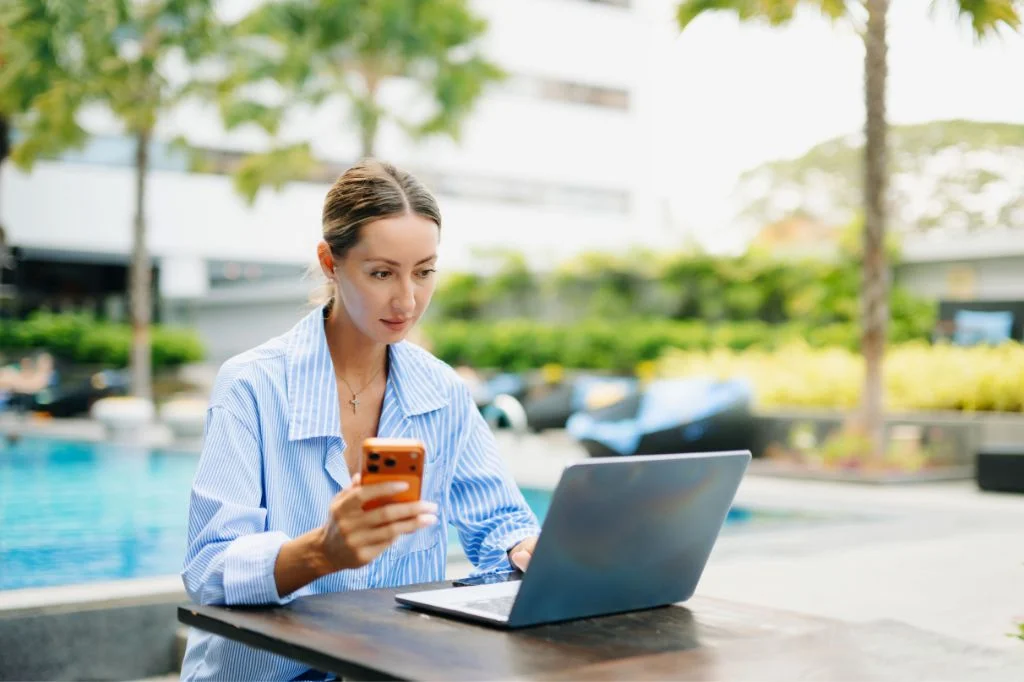 A recovered digital nomad working productively with a flexible ergonomic setup in a modern Bali coworking space, free from wrist pain.